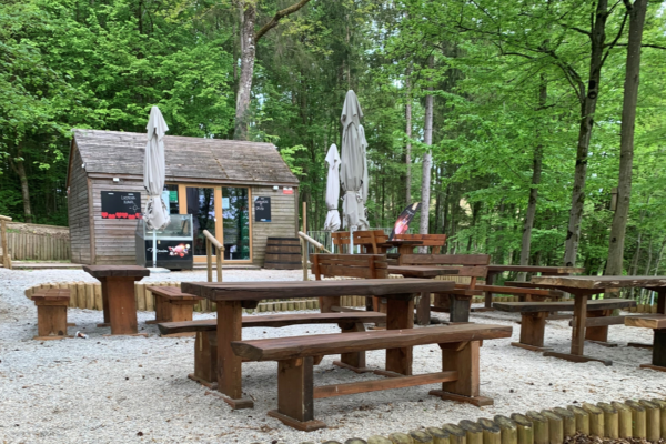 Išče se novi najemnik za lokal Brkati som ob Šmartinskem jezeru! 🍽️🐟